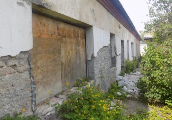 Társasház lesz a Csobánkai út romos épülete helyén – Megkezdték a bontást Pilisvörösváron