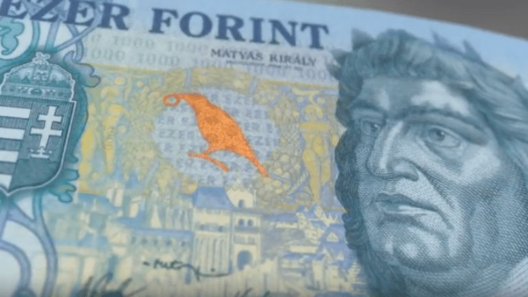 Október végéig lehet fizetni a régi ezresekkel